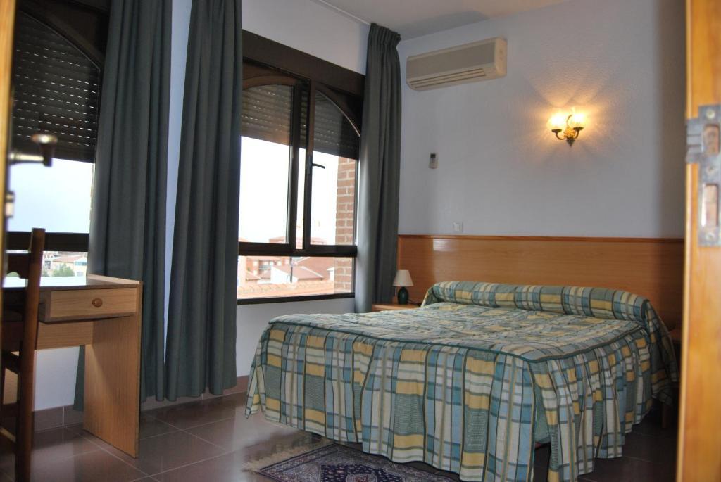 Hostal Cazalegas الغرفة الصورة